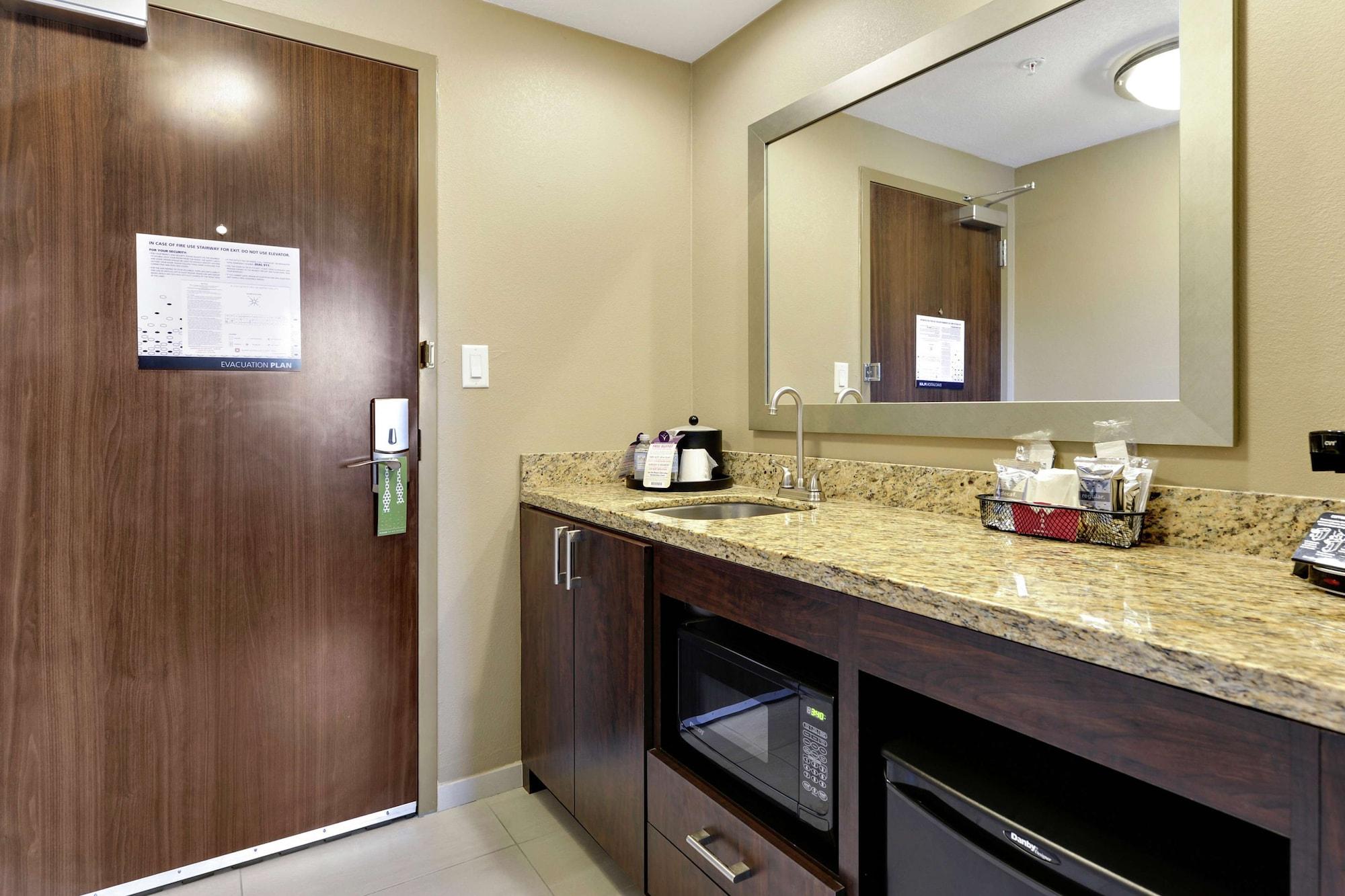 Hampton & 3* Gulfport