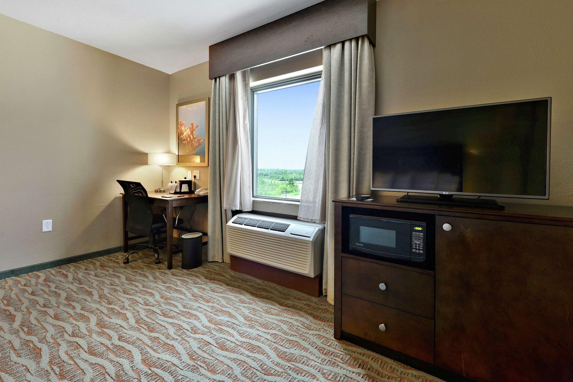 Hampton & Hotel
