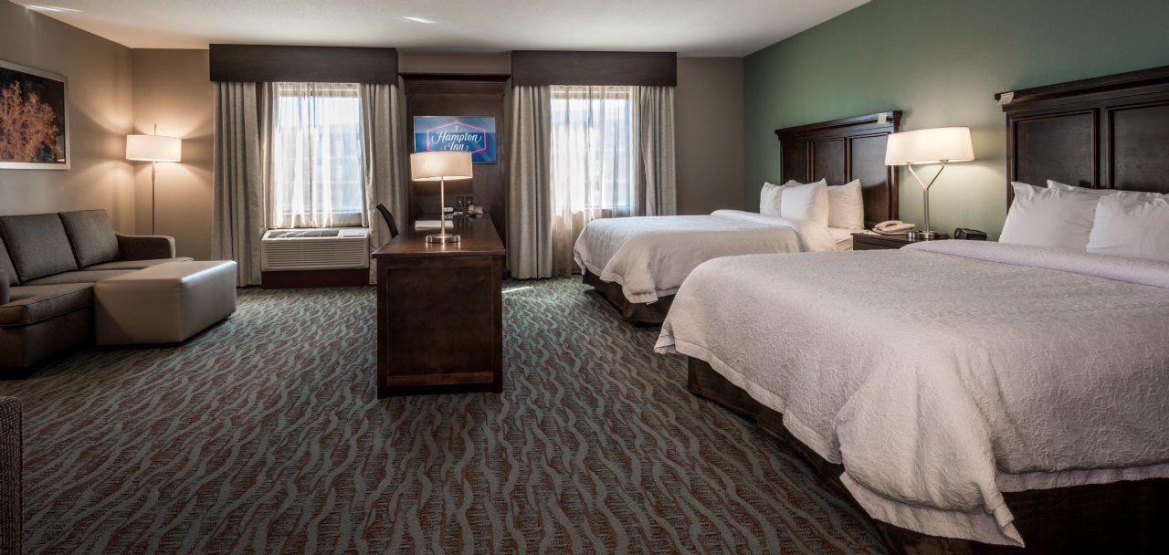 Hampton & Hotel